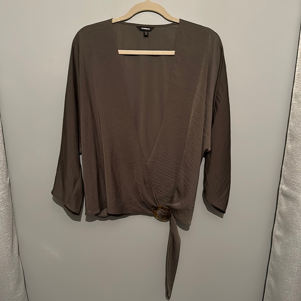 XL, Express, like new, ties in the front, goes great w/ bandeau or tank under